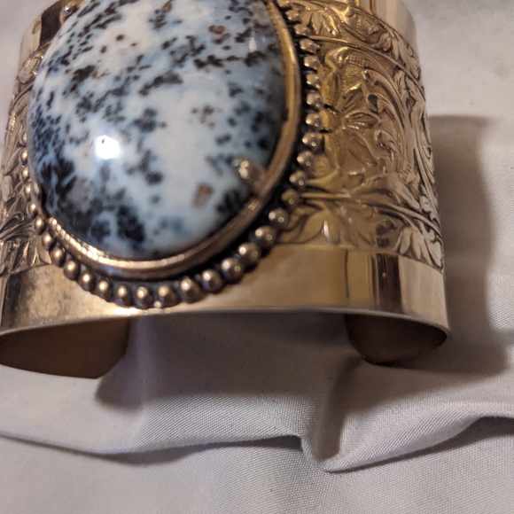 Vintage cuff bracelet w/medalian - Picture 8 of 9
